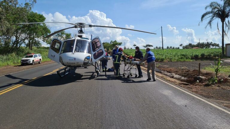 Grave acidente na PR-317 mobiliza helicóptero do SAMU e equipes de resgate do Corpo de Bombeiros