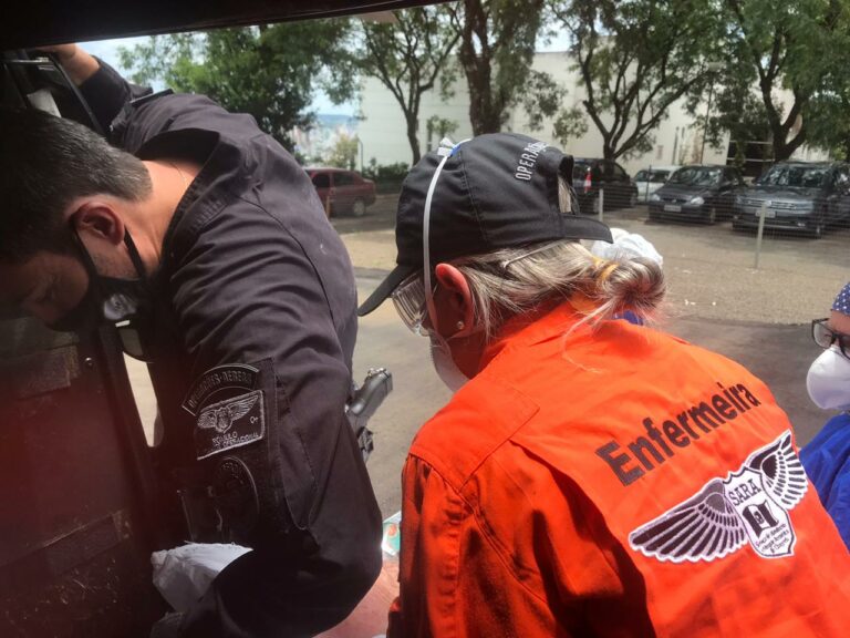 Quais hospitais de referência recebem pacientes transportados pelo serviço aeromédico no Oeste Catarinense