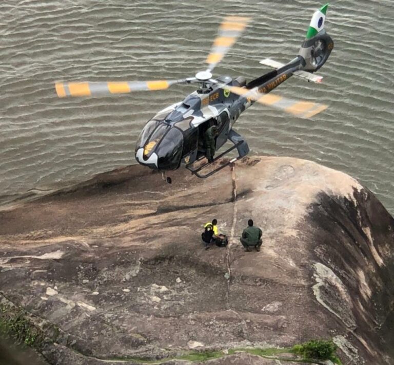 Equipe aeromédica do BPMOA resgata duas vítimas de queda de plano elevado no Paraná