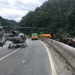Acidente com ônibus que transportava 54 passageiros mobiliza equipes de resgate e três helicópteros no Paraná
