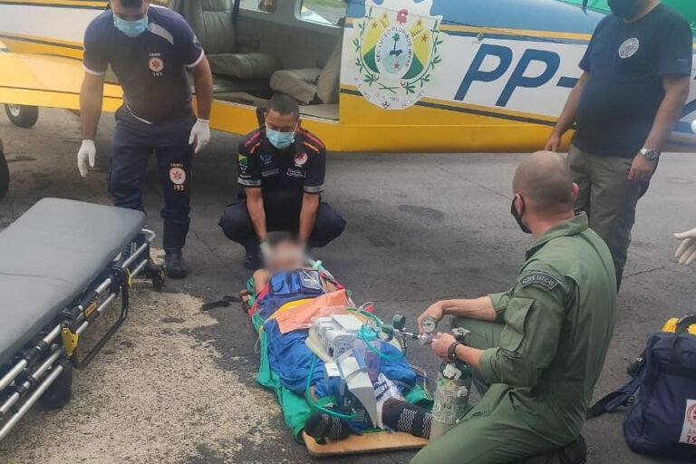 CIOPAER e SAMU transportam indígena com pneumonia de Assis Brasil para Rio Branco, AC