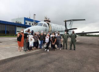 Força Aérea Brasileira transporta oito pacientes com câncer de mama de Manaus para o Rio de Janeiro