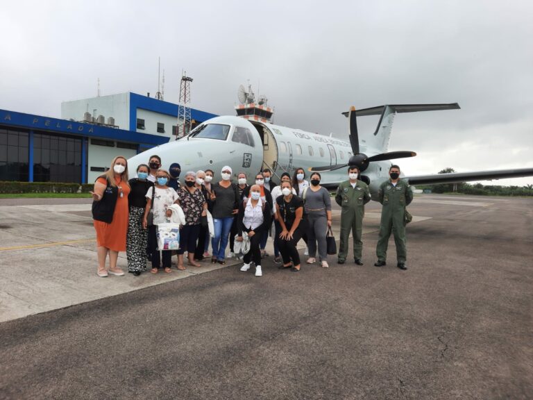Força Aérea Brasileira transporta oito pacientes com câncer de mama de Manaus para o Rio de Janeiro