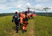 Com apoio de helicóptero, bombeiros localizam e resgatam ciclista ferido em trilha no Altiplano Leste, DF