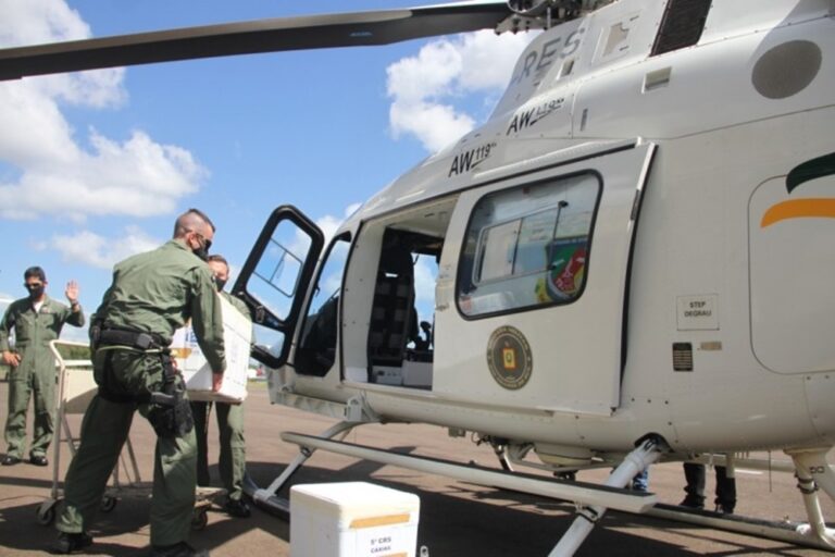 Aeronaves da Segurança Pública são utilizadas para distribuir vacinas contra o COVID-19 no RS