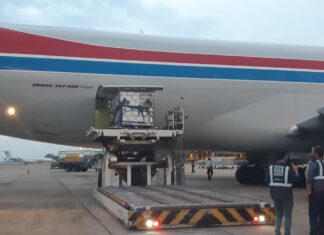 Fiocruz recebe insumos para produzir mais 12,2 milhões de doses da vacina contra a COVID-19