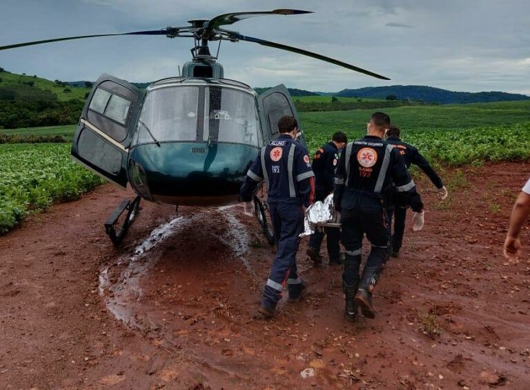 Homem ferido ao cair de cavalo é resgatado pelo Serviço de Operações Aéreas do SAMU, em Itambé, PR
