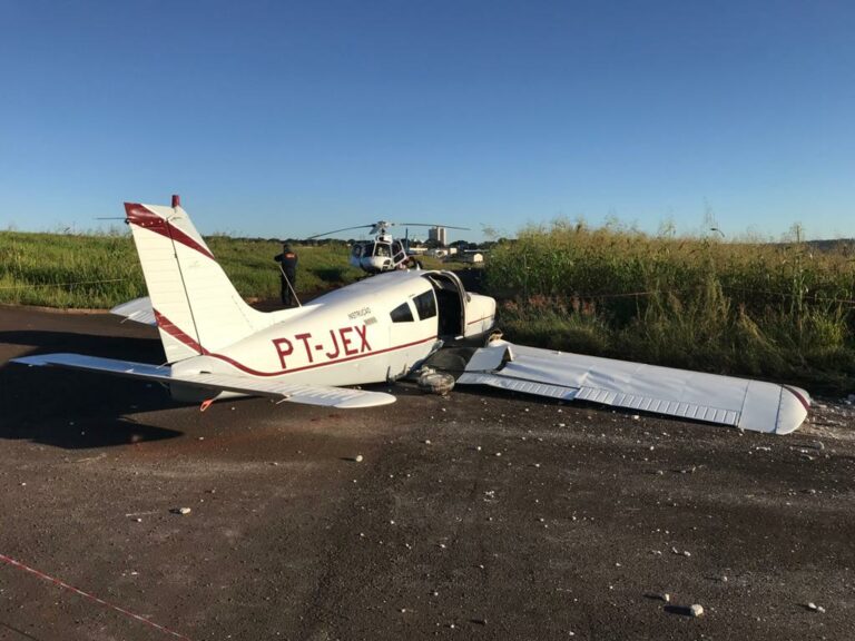 Instrutor e aluno são resgatados por bombeiros e equipes do SAMU após pouso de emergência em Maringá, PR