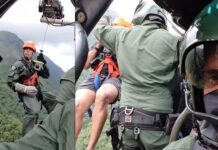 Casal é resgatado por equipe do Águia 21 da Polícia Militar na Cachoeira da Fumaça, em SP