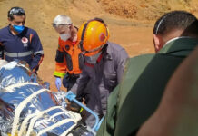 Vítima de acidente com retroescavadeira é resgatada em área rural de São José dos Campos, SP