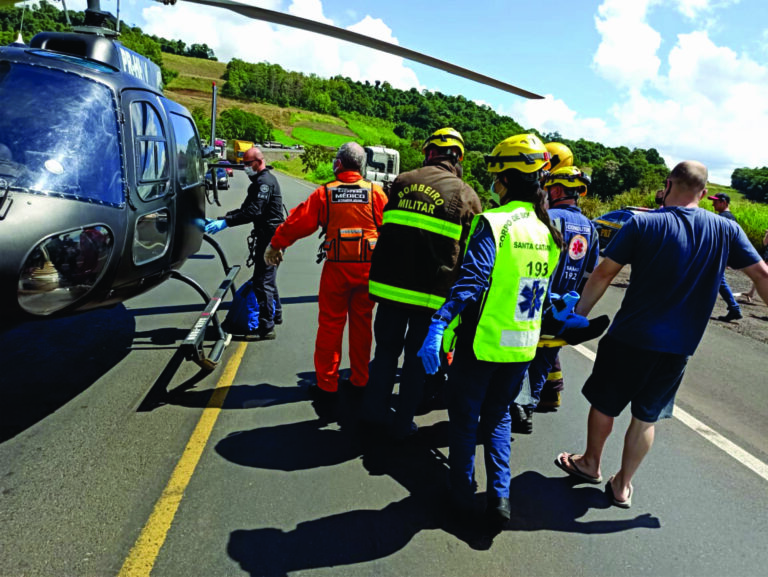 Vítima de acidente de trânsito na BR-282 é resgatada pelo serviço aeromédico do Oeste Catarinense