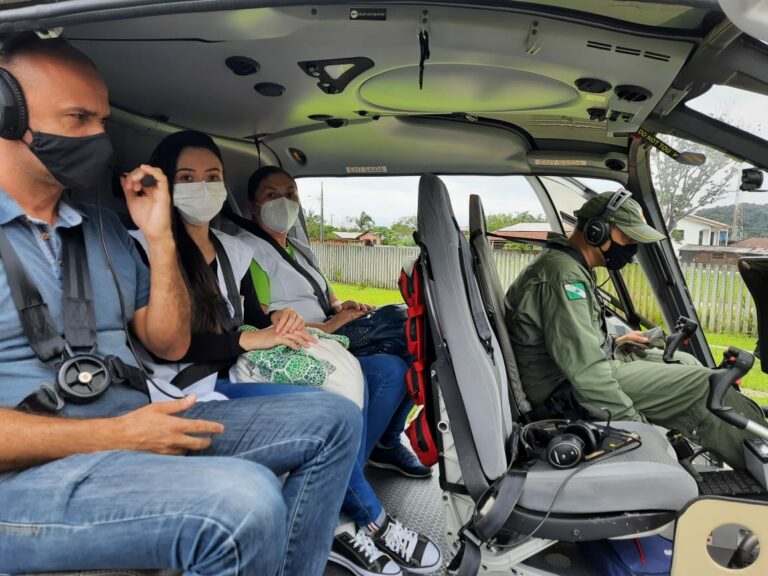 SESA e BPMOA transportam vacinas contra a COVID-19 e imunizam idosos em locais remotos do Paraná