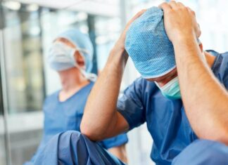 Pesquisa italiana aponta que 40% dos profissionais de saúde tiveram estresse traumático secundário durante a pandemia de COVID-19