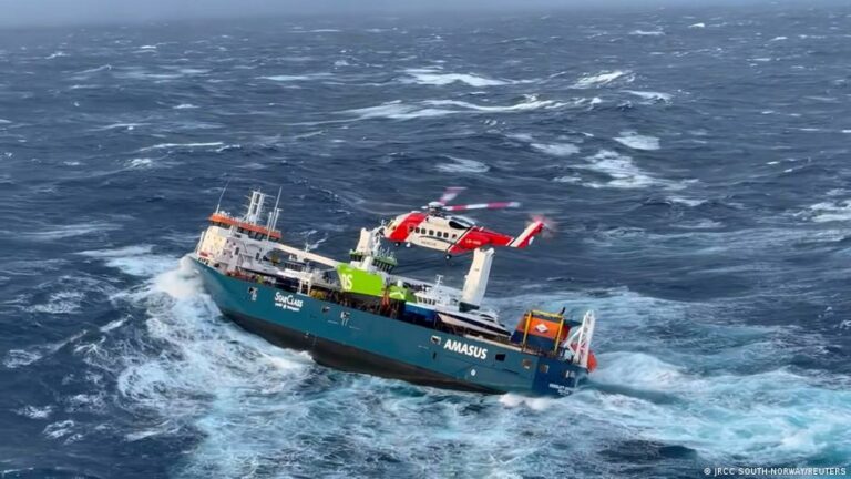 Guarda Costeira da Noruega resgata 12 tripulantes de navio holandês que ficou à deriva no Mar do Norte