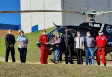 SAER e SARASUL recebem doação de um vídeo laringoscópio para uso nos atendimentos aeromédicos em SC