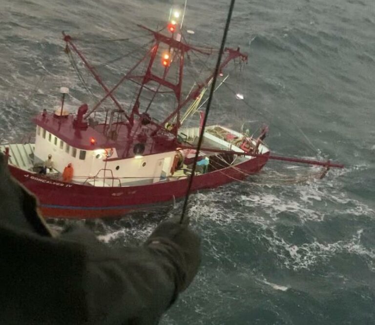 Esquadrão Pantera da FAB resgata marinheiro brasileiro em embarcação na costa do Rio Grande do Sul