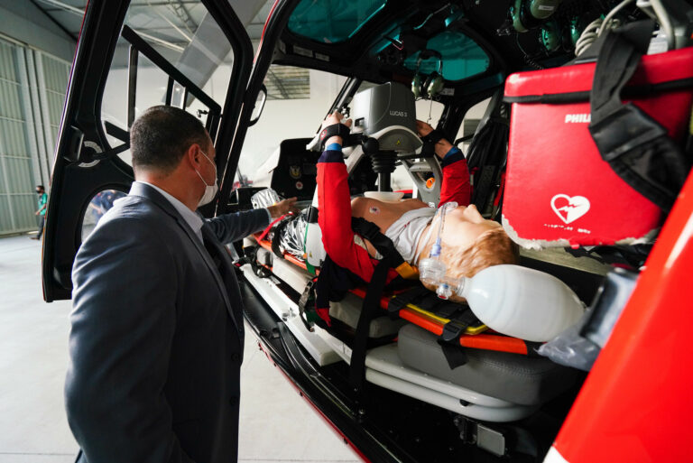 Corpo de Bombeiros e SAMU de SC apresentam novos equipamentos para operações aeromédicas