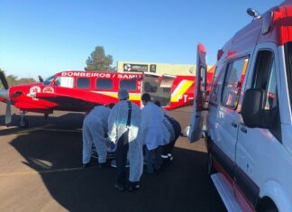 Corpo de Bombeiros e SAMU transportam gestante com COVID-19 de Videira para Florianópolis, SC