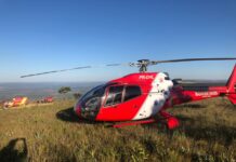 Equipes do Corpo de Bombeiros e do SAMU resgatam praticante de asa delta no Vale do Paranã, GO