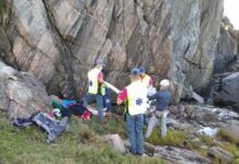 Bombeiros militares e SAMU resgatam homem ferido após queda no Costão da Ponta da Vigia, SC