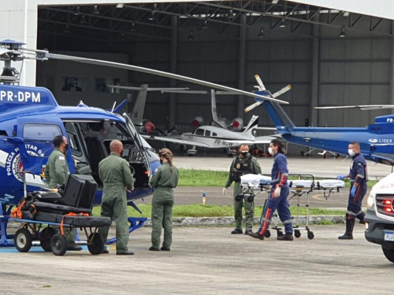 Paciente é transportado de helicóptero da Ilha do Bom Jesus dos Passos para Salvador, BA