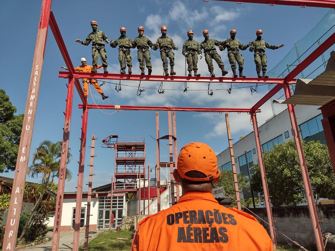 Corpo de Bombeiros RJ promove instrução para militares do Exército