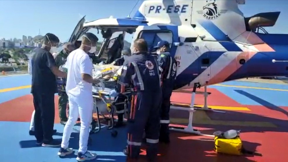 Equipes de resgate socorrem vítimas de grave acidente na BR-262, em Conceição do Castelo, ES