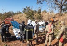 PM, bombeiros, CIOPAER e SAMU auxiliam trabalho de resgate de vítimas de queda de avião em Poconé