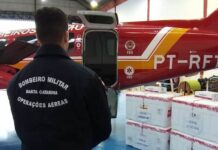 Avião do Corpo de Bombeiros transporta vacinas contra a COVID-19 para seis cidades de Santa Catarina