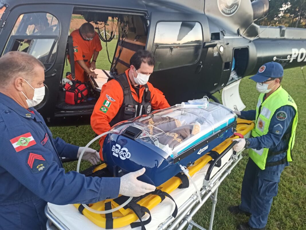 Serviço Aeromédico do Oeste Catarinense transporta recém-nascido em incubadora BabyPod