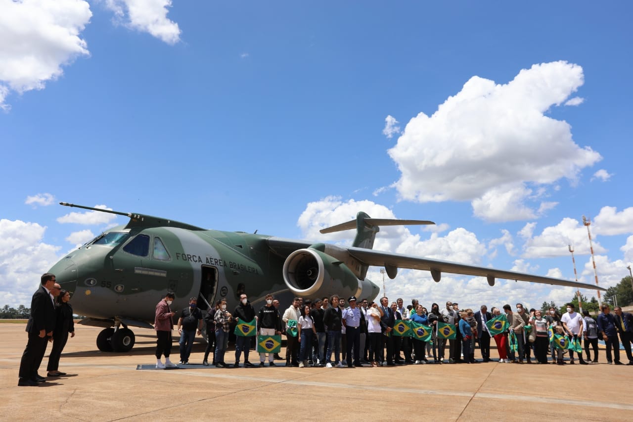 Brasileiros e estrangeiros vindos da Ucrânia chegam ao Brasil em dois  aviões da FAB - Resgate e Transporte Aeromédico