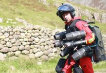 Operadora aeromédica inglesa GNAAS realiza testes com o Jet Suit Paramedic