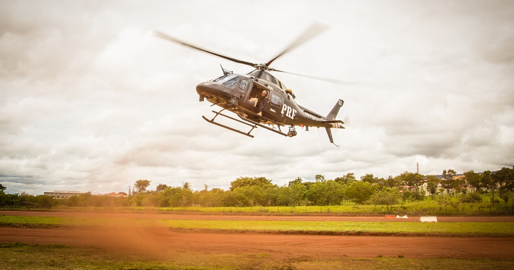 Após ultrapassagem, carro bate contra cavalo e mata passageira em Goiás