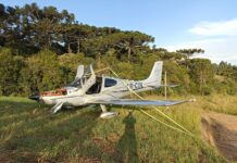 Paraquedas do avião Cirrus SR22 salva piloto e copiloto em Lages, SC
