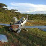 Paraquedas do avião Cirrus SR22 salva piloto e copiloto em Lages, SC