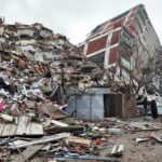 Prédios destruídos pelo terremoto.