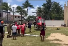 Bombeiros e SAMU resgatam adolescente atacado por tubarão em Jaboatão dos Guararapes, PE
