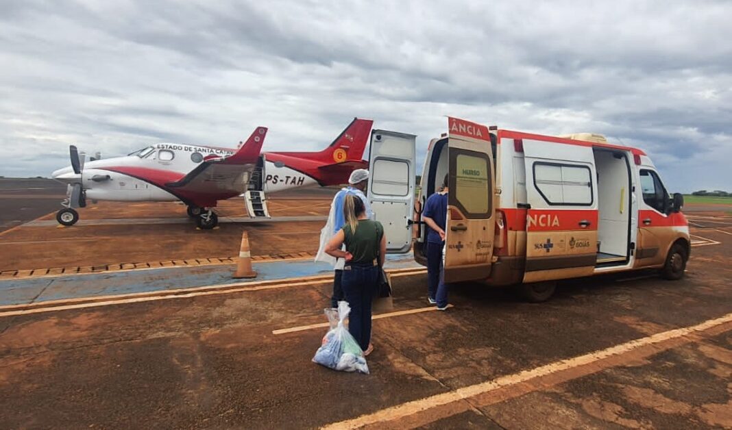 Bombeiro e SAMU realizam transporte aeromédico de paciente de Goiás para Santa Catarina