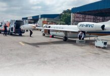 Idoso é transportado em ambulância aérea com balão intra-aórtico para realizar transplante de coração artificial, em São Paulo