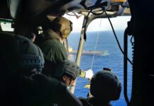 Esquadrão Falcão da FAB resgata homem em navio a 230 quilômetros do litoral de Pernambuco