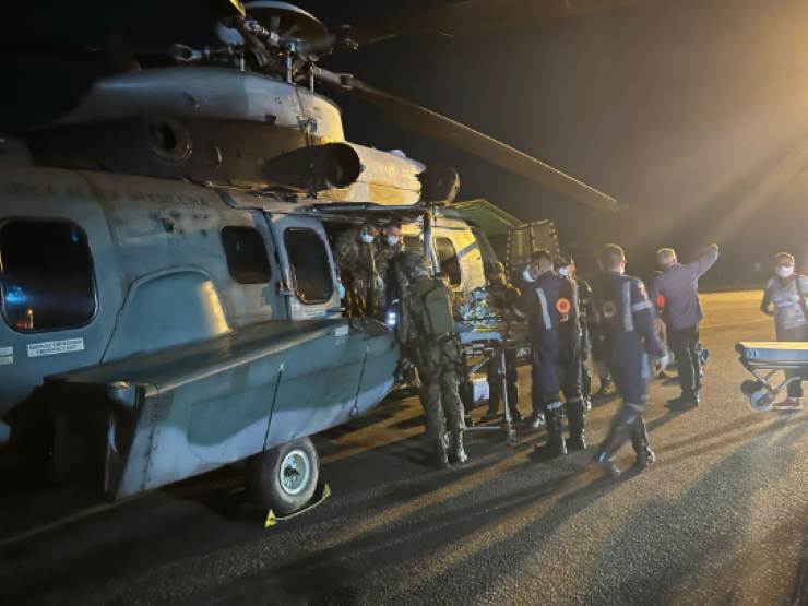 Com emprego de NVG, Esquadrão Falcão da FAB resgata indígenas yanomami em Roraima