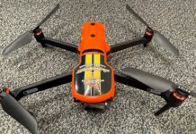 Drone localiza vítima de acidente de trânsito desmaiada sobre trilhos de trem, em Renville, EUA