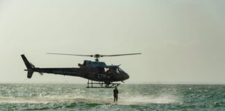 Equipe do Centro Tático Aéreo resgata grupo de pesquisadores na Praia da Guia, Maranhão