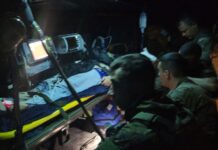 Esquadrão Falcão da FAB resgata paciente após capotamento de automóvel em Pacaraima, RR