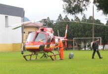 Corpo de Bombeiros mobiliza equipes e helicóptero para atender pessoas atingidas pelas chuvas em SC