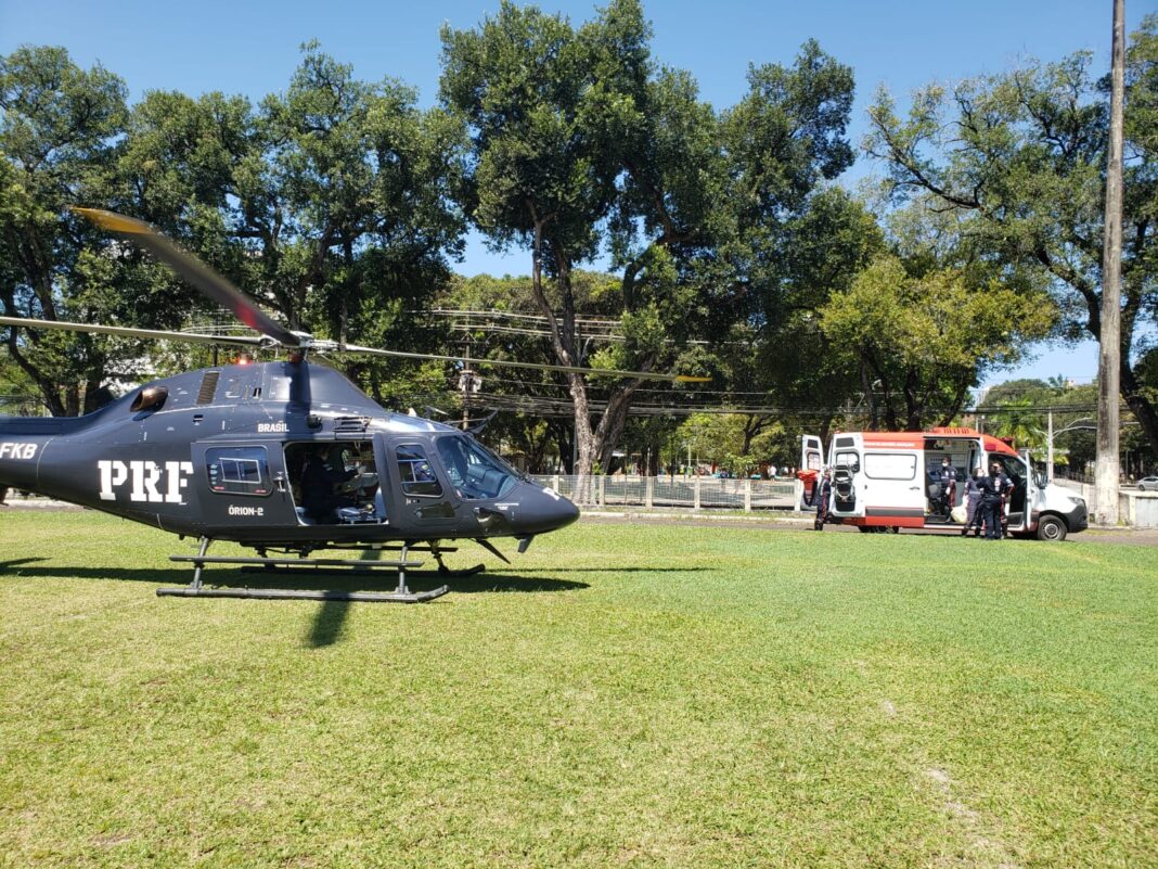 Paciente sofre duas paradas cardiorrespiratórias e é transportada de helicóptero até Recife