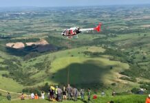 Dois helicópteros da PM são empregados para resgatar piloto de parapente em São Pedro, SP