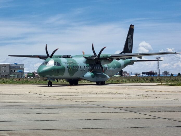 Esquadrão Onça da FAB realiza transporte aeromédico de criança da Bolívia para atendimento médico no Brasil