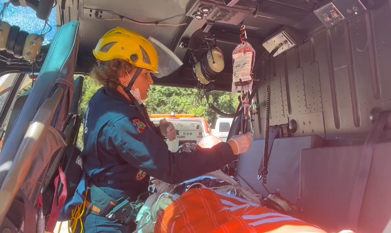 SAMU Aeromédico de Santa Catarina realiza hemotransfusão em vítima presa nas ferragens na BR-282 SAMU Aeromédico de Santa Catarina realiza hemotransfusão em vítima presa nas ferragens na BR-282