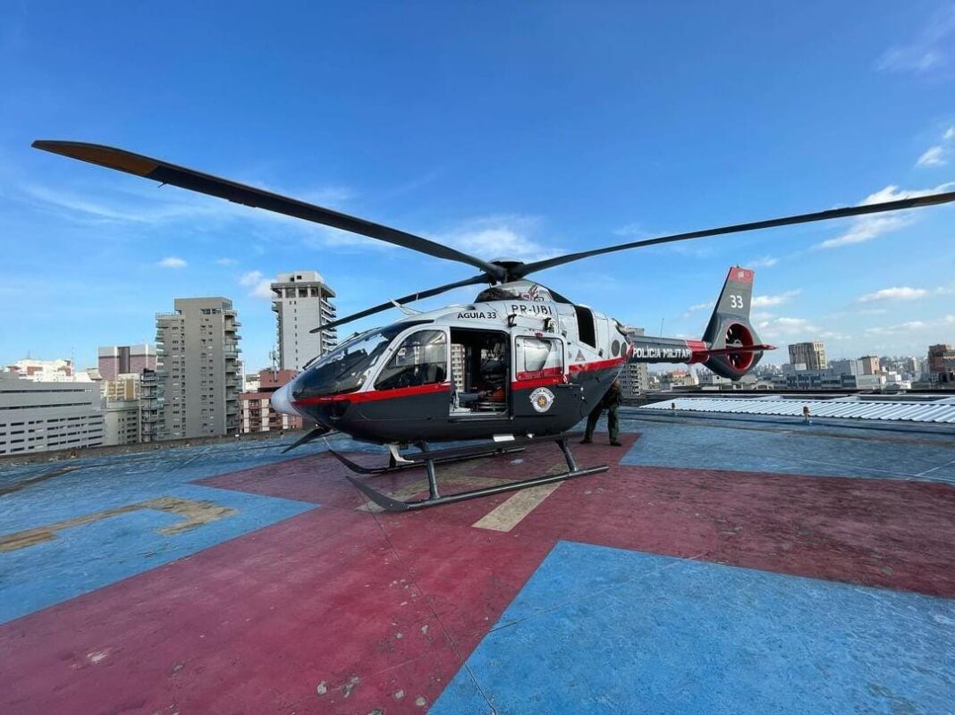 Águia 33 transporta paciente vinda da Argentina para o Hospital das Clínicas, em São Paulo